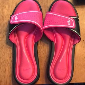 Nike slide on! Size 10. Lightly worn.